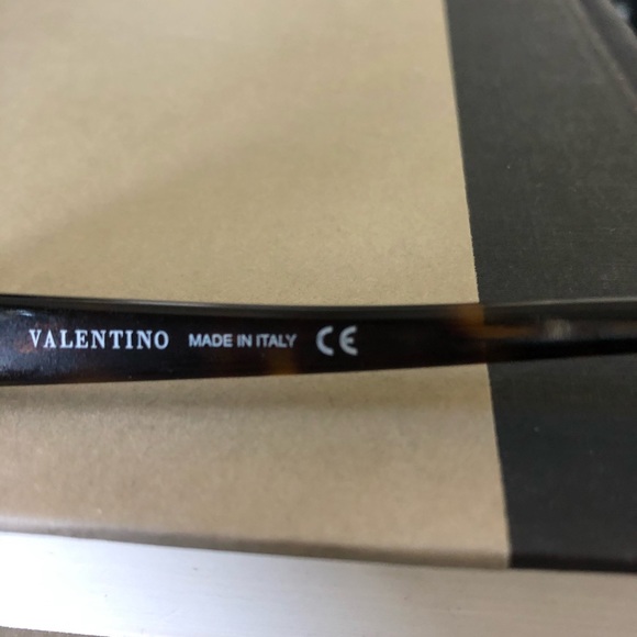 Valentino prescription eyeglasses - Picture 4 of 6